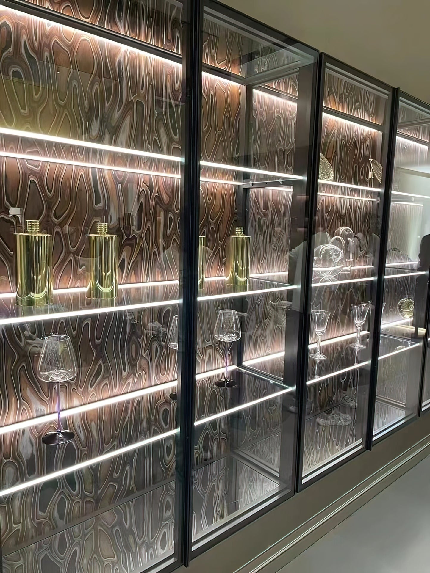10*20 Clip-on Side-Illuminated Glass Shelf Light – Aluminum alloy LED profile, tool-free clip-on installation, suitable for 6mm to 8mm thick glass shelves and glass cabinet lighting – Compatible with 5mm-8mm COB and SMD light strips